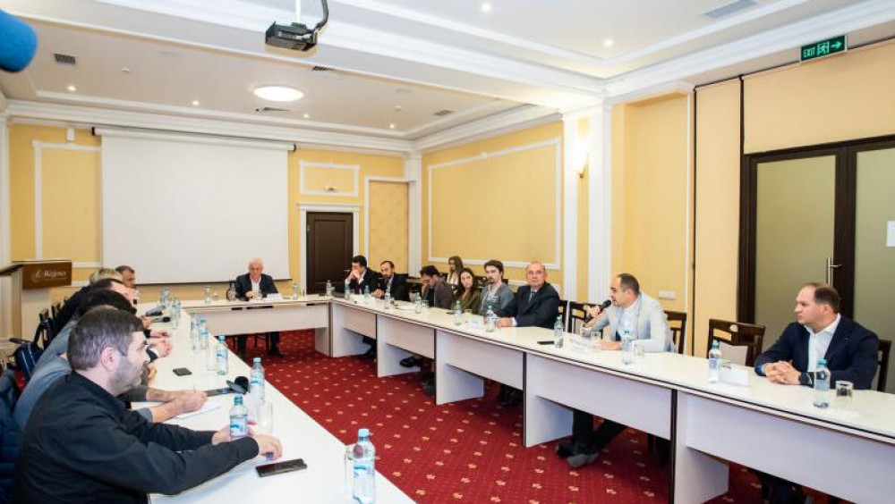 FOTO // Opt partide de opoziție s-au unit la aceeași masă. Ce planuri au